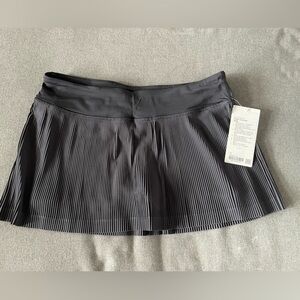 NWT Lululemon pleat to street mid rise skirt size 10